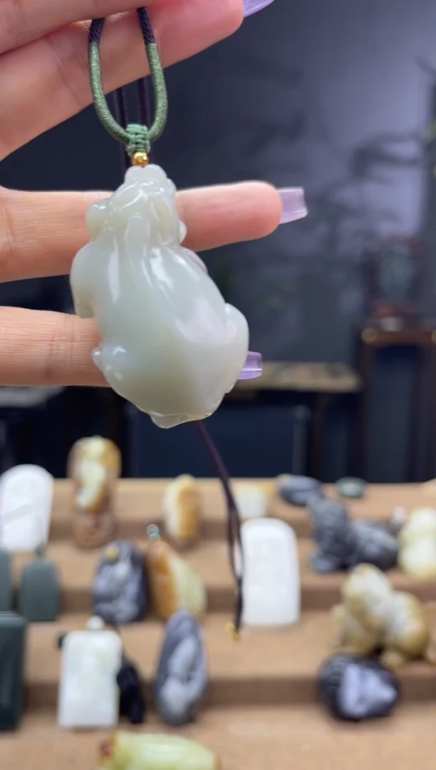 颈饰未镶嵌和田玉1