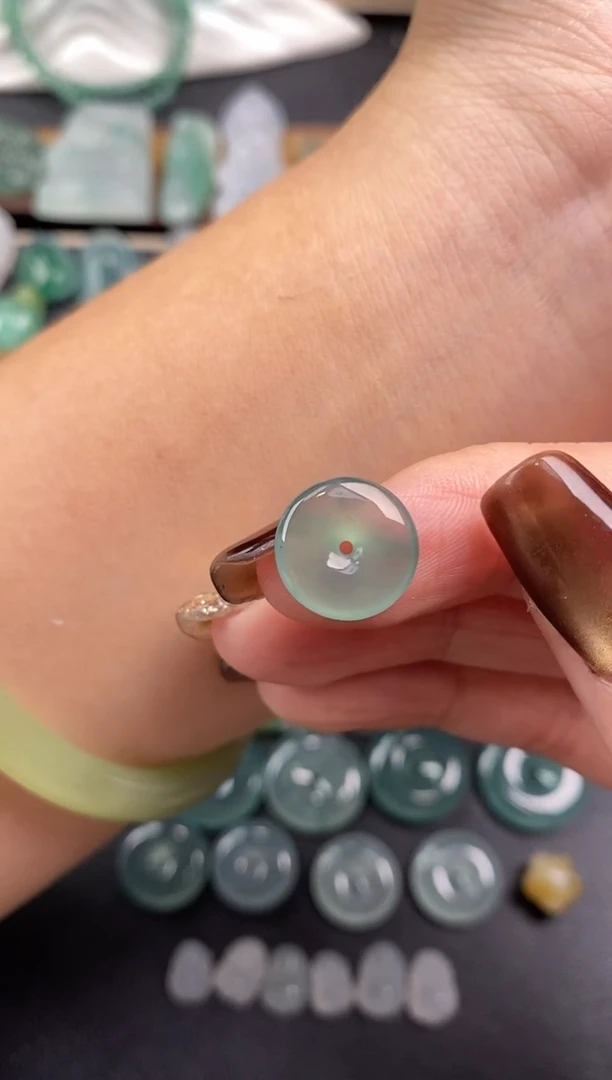 颈饰未镶嵌翡翠平安扣