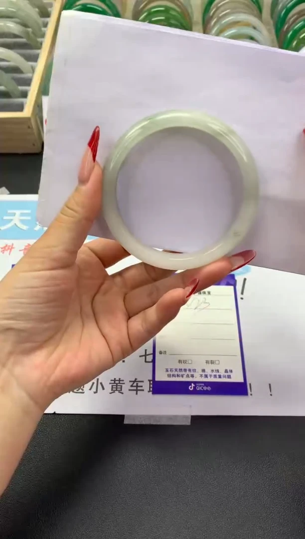 【闪购商品】石英质玉手镯未镶嵌v23