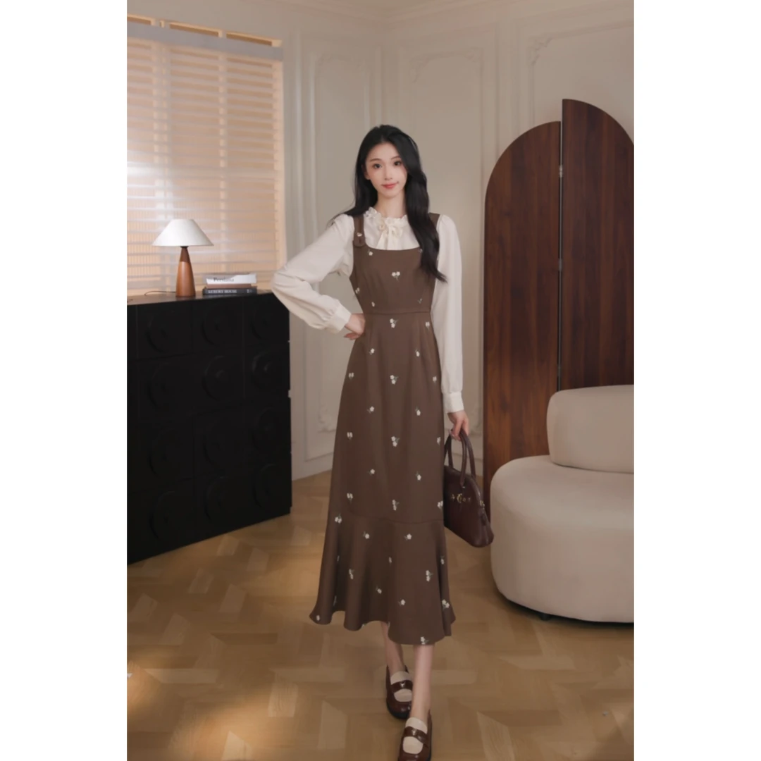 鹿向南【罗纳庄园】秋季气质刺绣吊带裙打底衫两件套女DYL662088