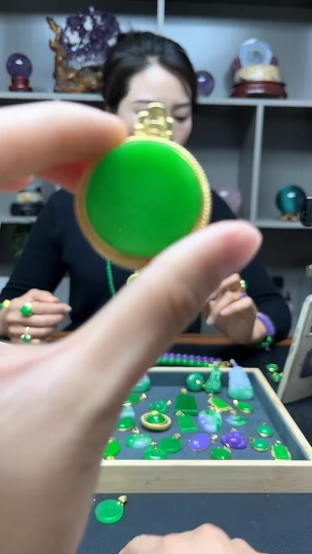 【闪购商品】翡翠吊坠(赠链)14K金镶嵌吊坠