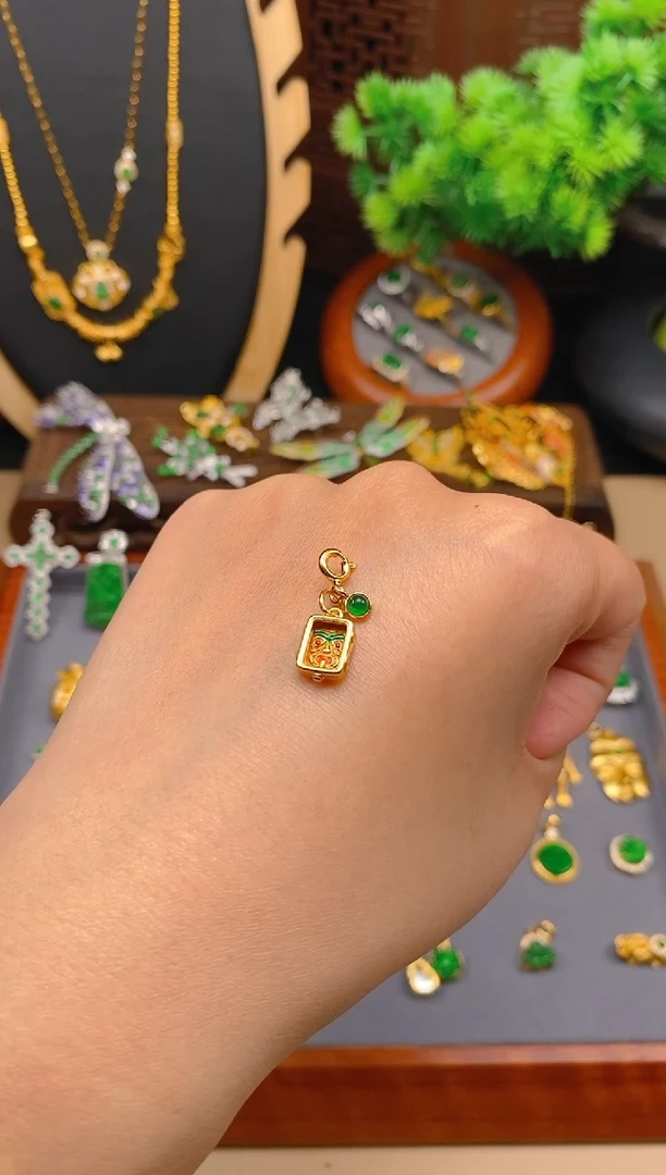 【闪购商品】翡翠吊坠(不含链)银S925镶嵌扎吉拉母