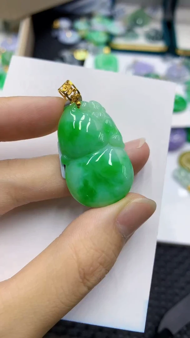 翡翠18K金镶嵌颈饰             8