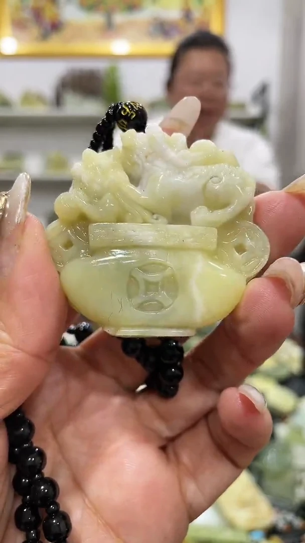 岫玉未镶嵌吊坠