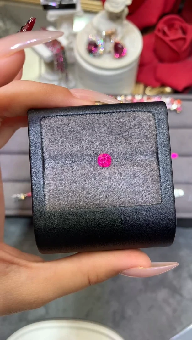 未镶嵌裸石定制尖晶石枕型 曼辛绝地武士 1.02ct 附吉尔德