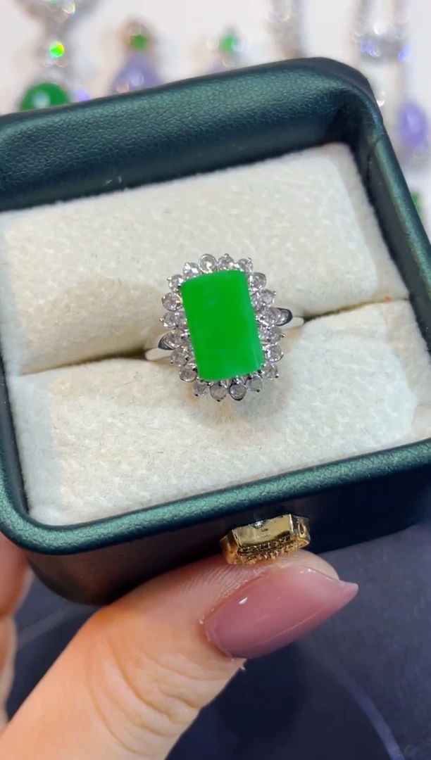 颈饰18K金镶嵌翡翠团购59