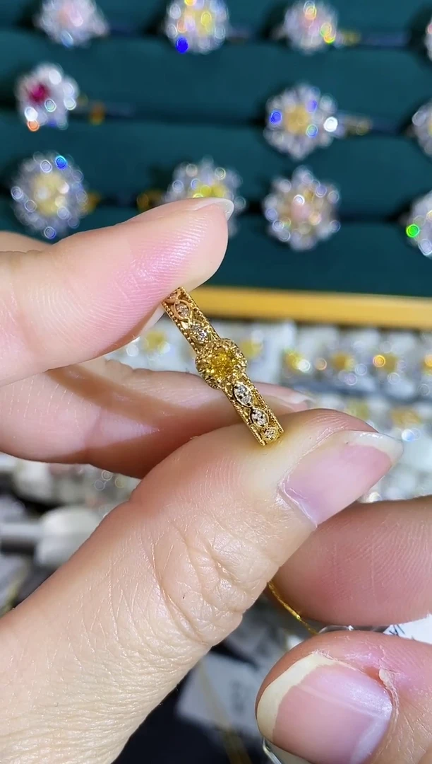 18K金镶嵌戒指钻石戒指