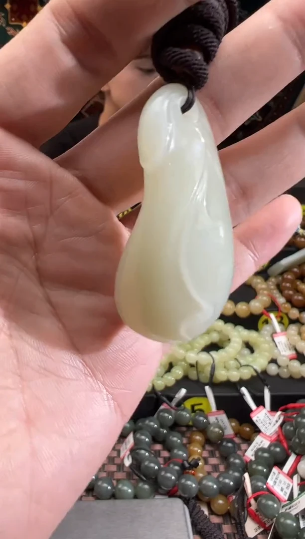 和田玉未镶嵌吊坠(赠链)q**n且末料青白玉吊坠