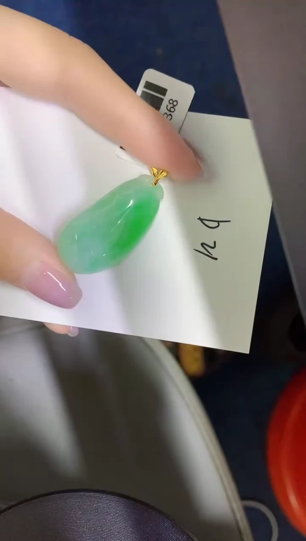 颈饰18K金镶嵌翡翠缅甸天然翡翠A货