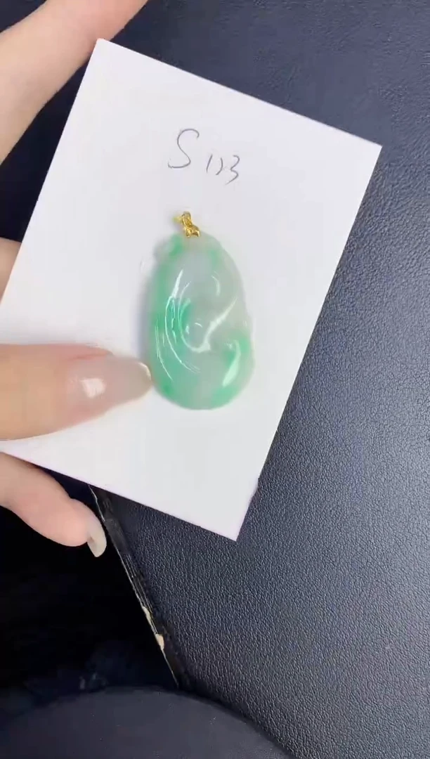 翡翠18K金镶嵌颈饰缅甸天然翡翠A货