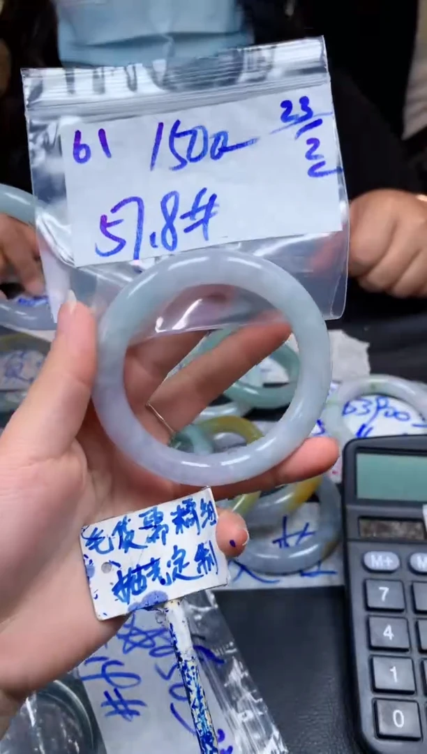 【闪购商品】定制翡翠未镶嵌61翡翠手镯下单联系小耳机拍一发一