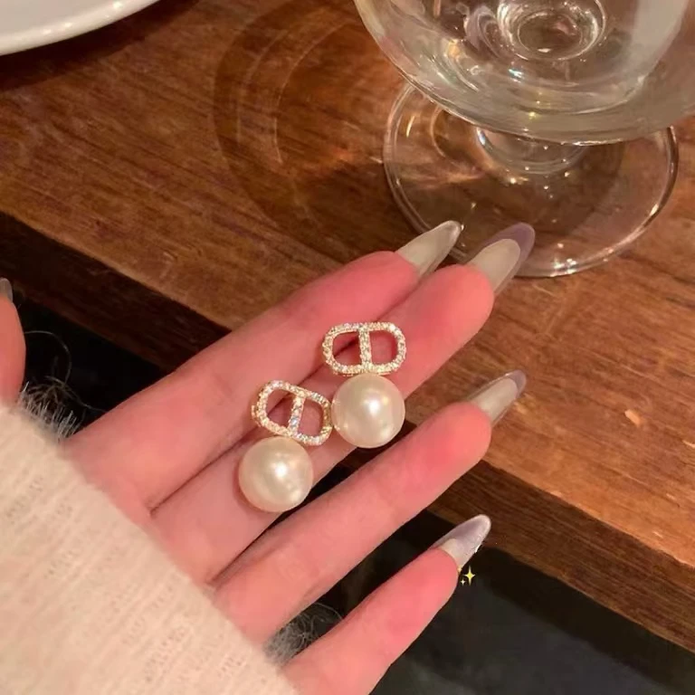 铜合金合成锆石耳饰 026A轻奢猪鼻子高级感耳坠华子女式女士耳钉