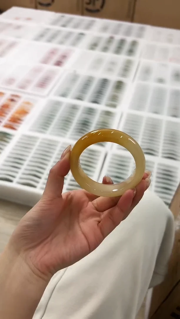 未镶嵌手镯石英质玉52-53HU