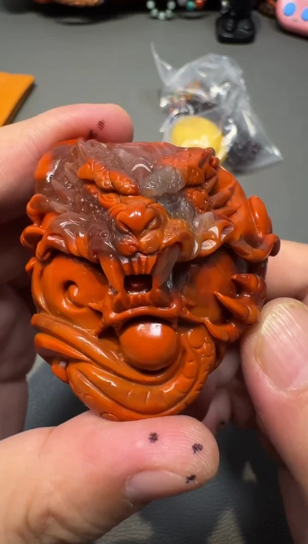琥珀颈饰未镶嵌雕刻吊坠
