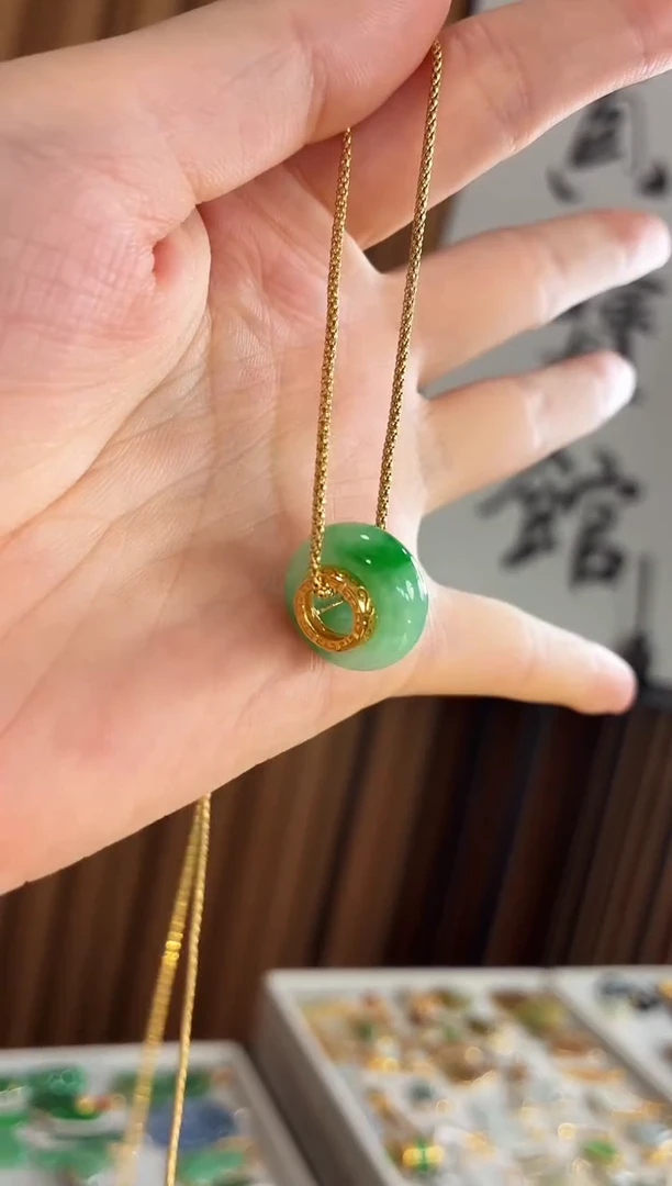 吊坠(不含链)18K金镶嵌翡翠吊坠