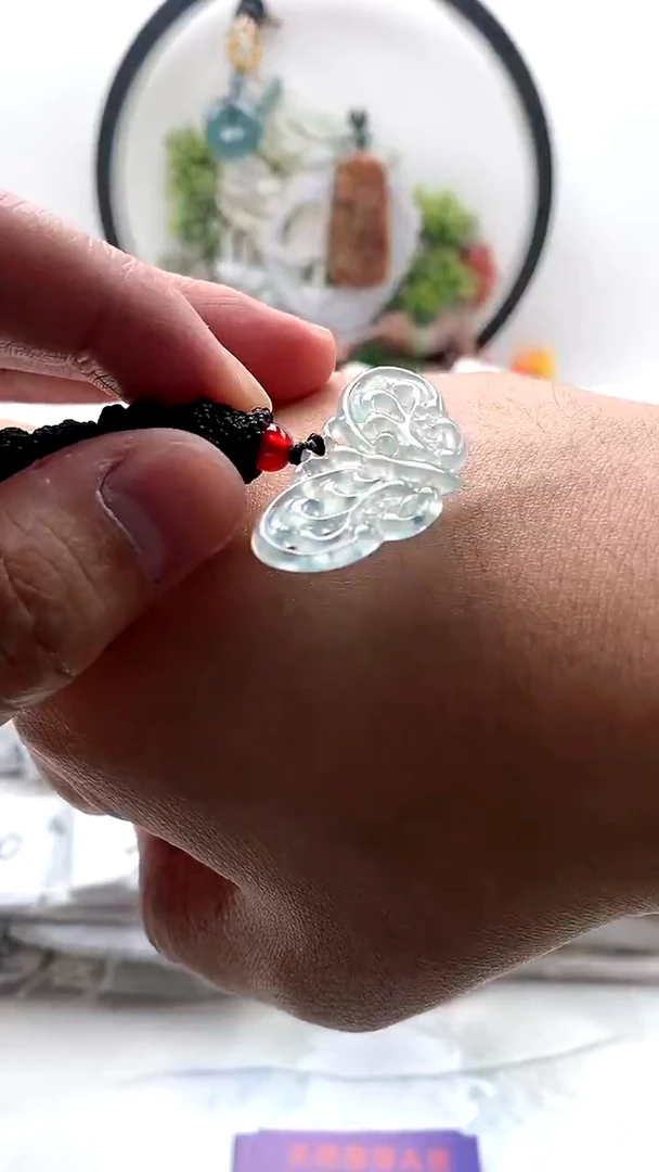 颈饰未镶嵌翡翠蝴蝶