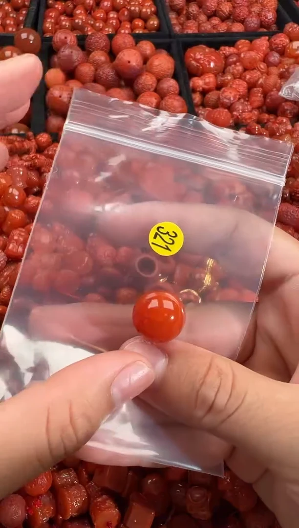 南红玛瑙未镶嵌颈饰1