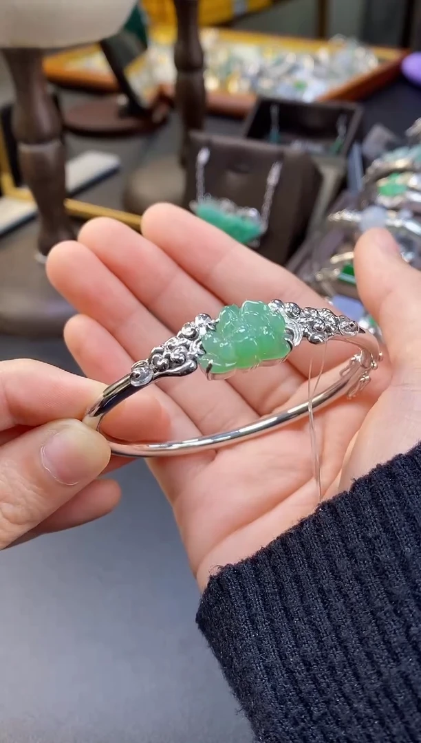 颈饰银S925镶嵌翡翠19423