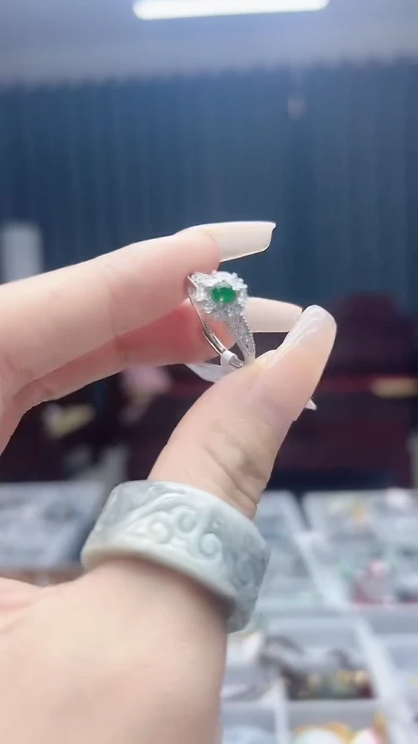 翡翠戒指未镶嵌翡翠戒指