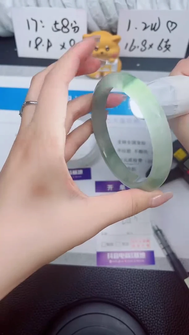 石英质玉手镯未镶嵌137-64