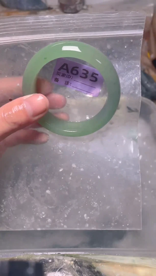 【闪购商品】石英质玉手镯未镶嵌56圈口