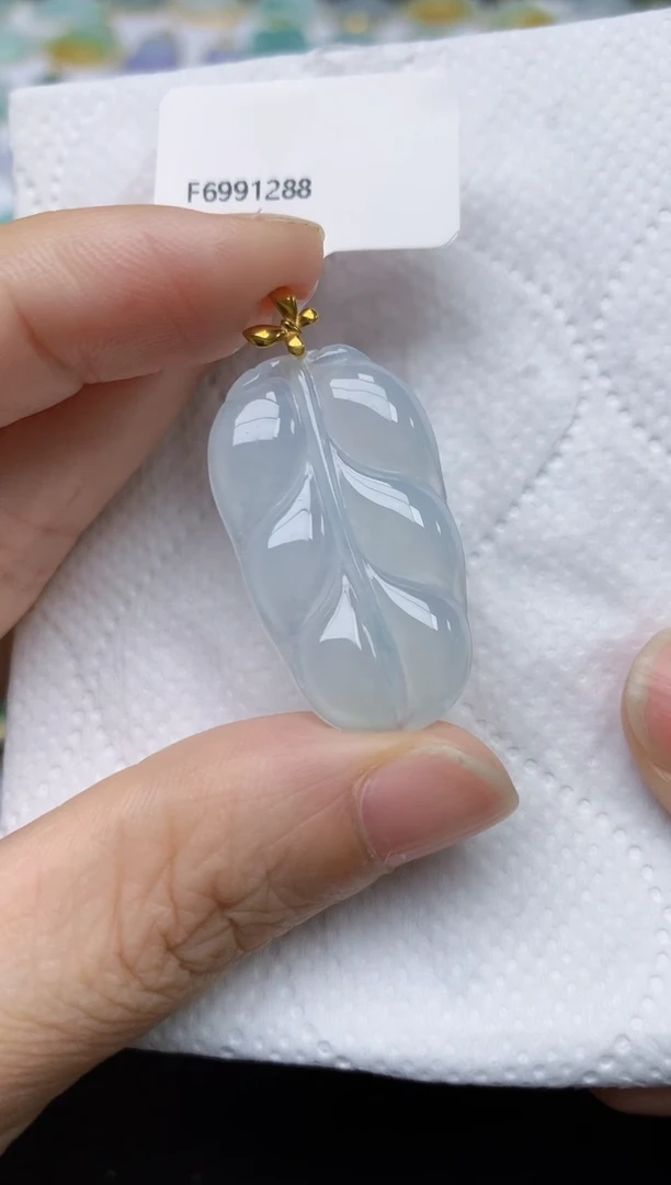 翡翠18K金镶嵌颈饰天然缅甸A货翡翠