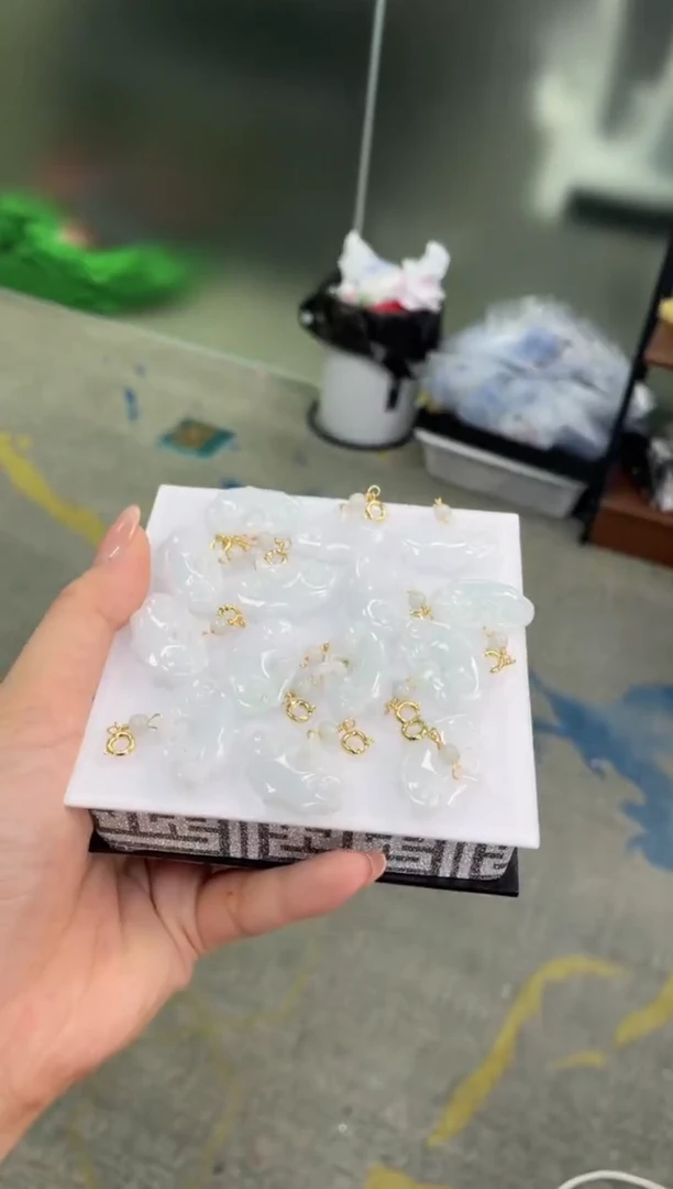 翡翠银S925镶嵌吊坠(赠链)祥云如意多样性发货发一件