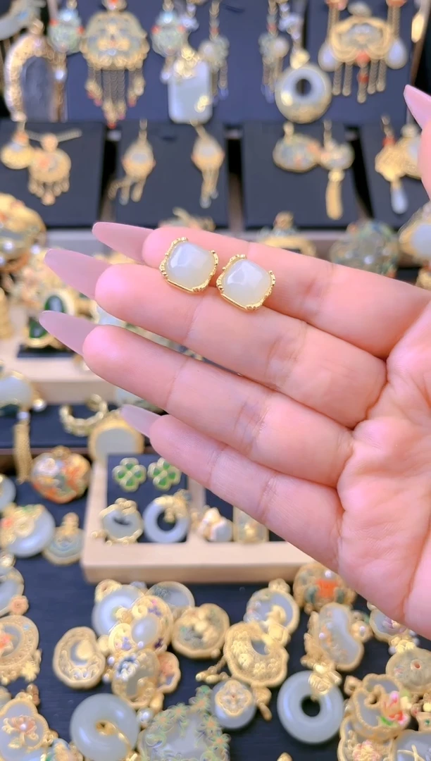 【闪购商品】和田玉耳钉银S925镀金镶嵌珐琅莲花面包耳钉