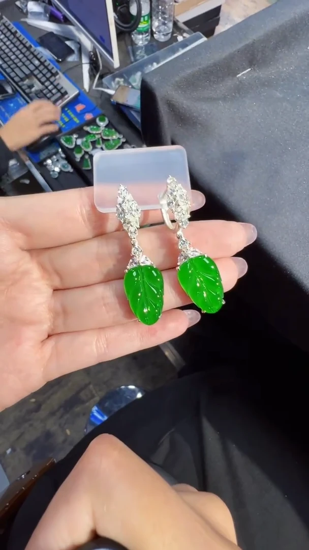 定制翡翠未镶嵌耳钉1