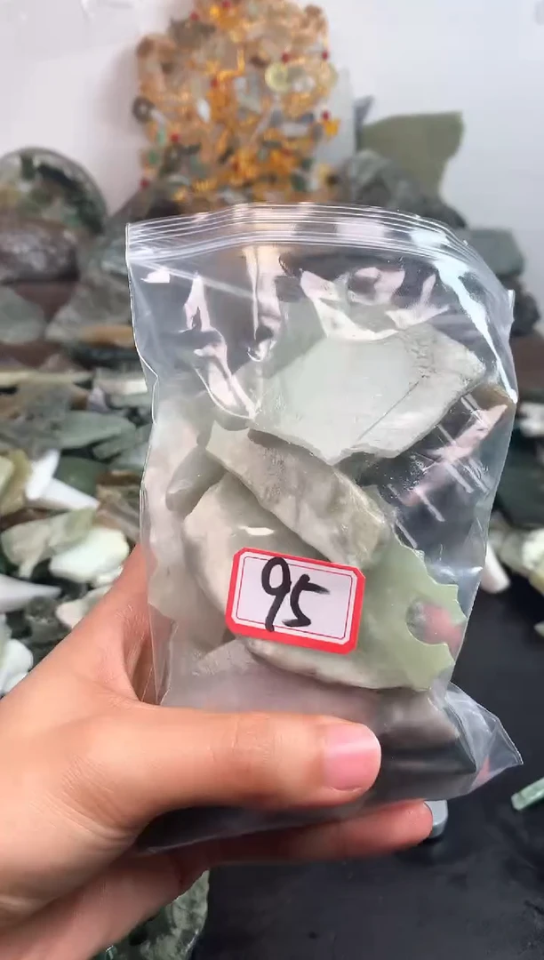 未镶嵌和田玉摆件95