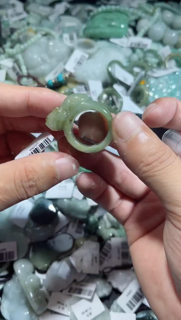 【闪购商品】翡翠颈饰未镶嵌00016558