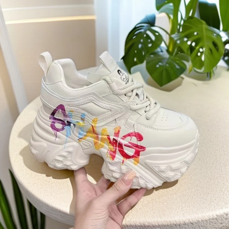 刘胖胖#金匠20#内增高老爹鞋女新款小众涂鸦百搭休闲鞋透气