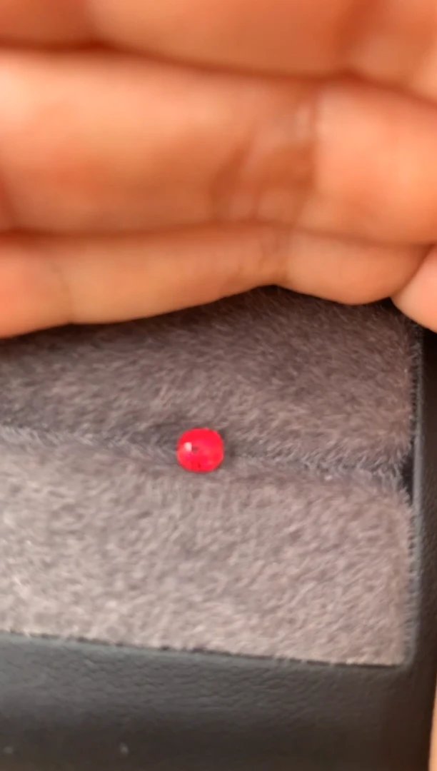 未镶嵌裸石定制尖晶石枕型 红绝地 0.48ct