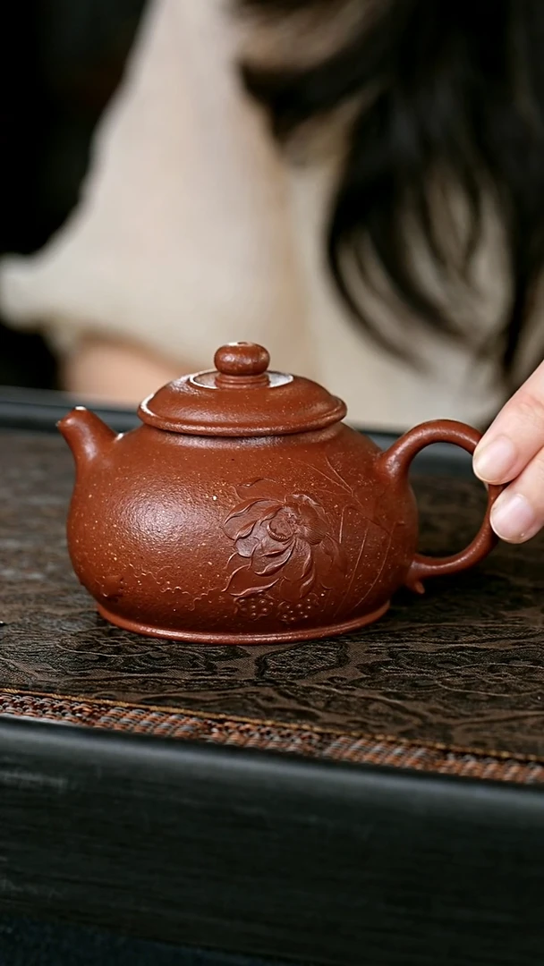 茶壶紫砂全手荷韵潘壶 一物见春