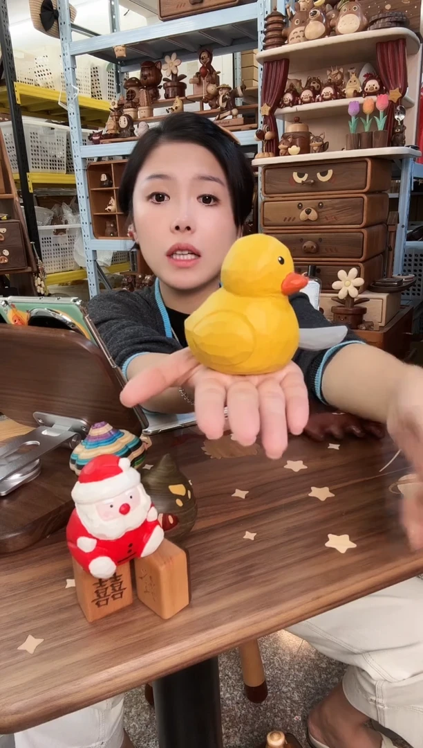 木微瑕提刀小黄鸭摆件