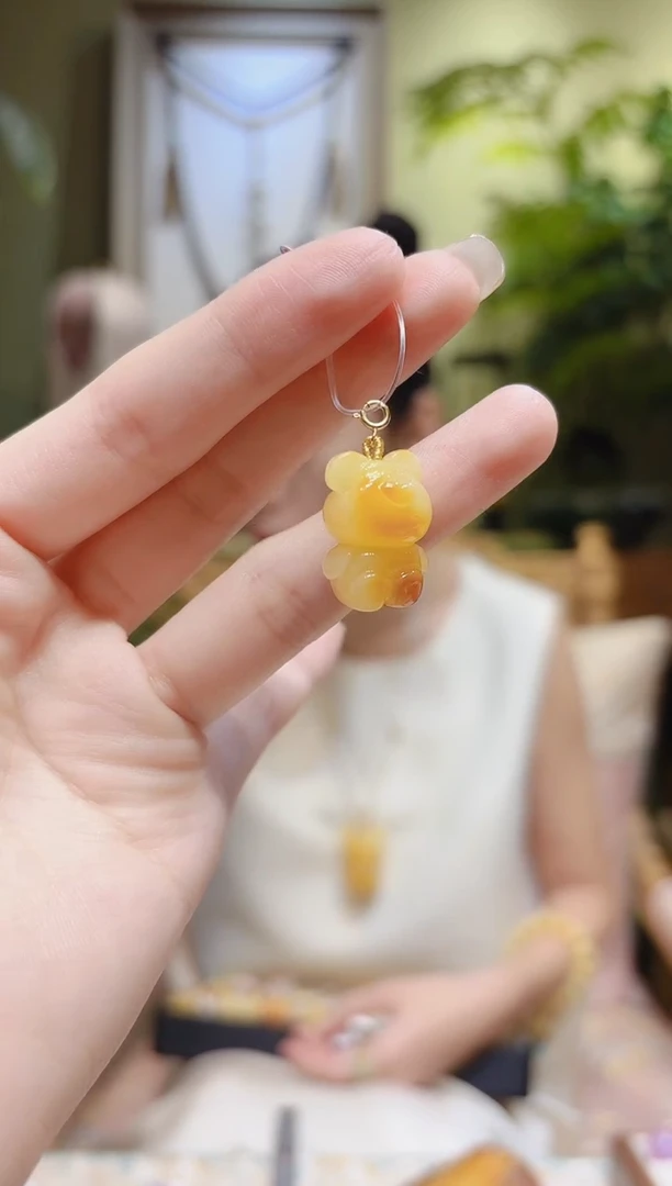【闪购商品】蜜蜡裸石18K金镶嵌蜜蜡熊卡扣挂件2