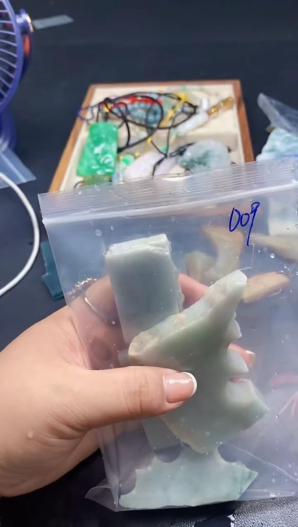 翡翠未镶嵌颈饰009天然翡翠