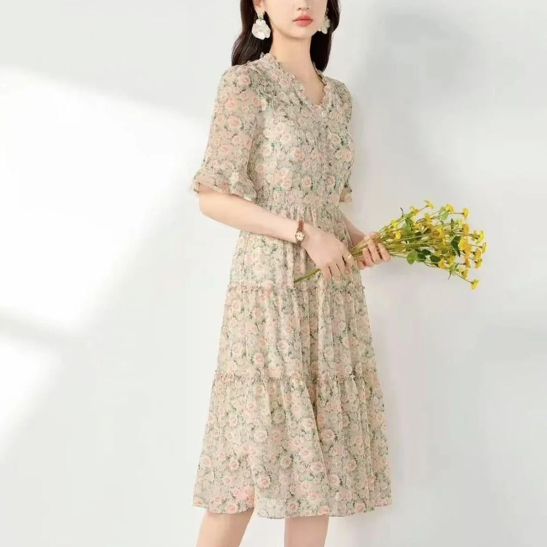 2025夏季新款修身显瘦碎花清爽减龄中袖连衣裙