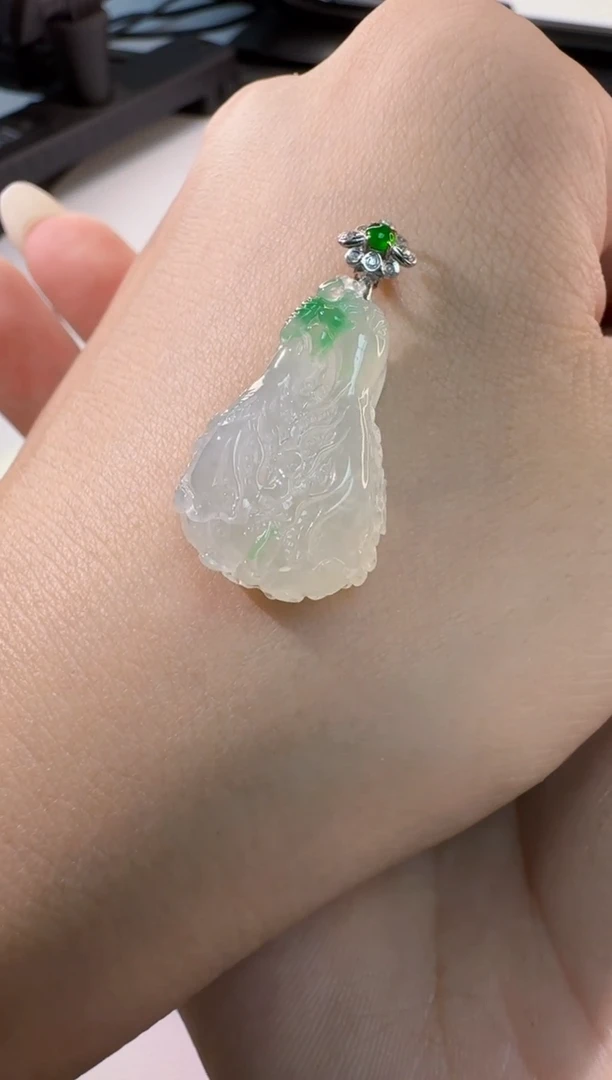 颈饰18K金镶嵌翡翠缅甸A货翡翠