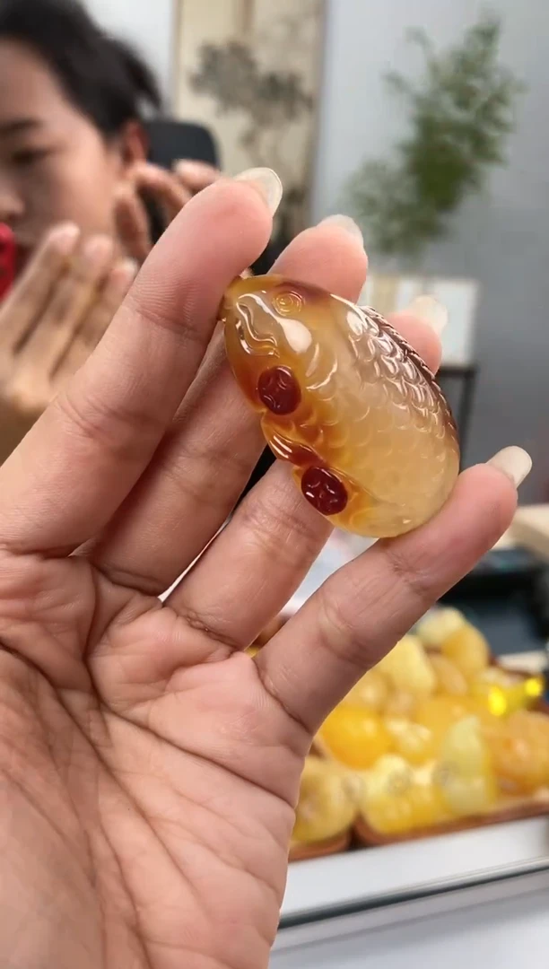 【闪购商品】蜜蜡裸石未镶嵌天然琥珀蜜蜡年年有余