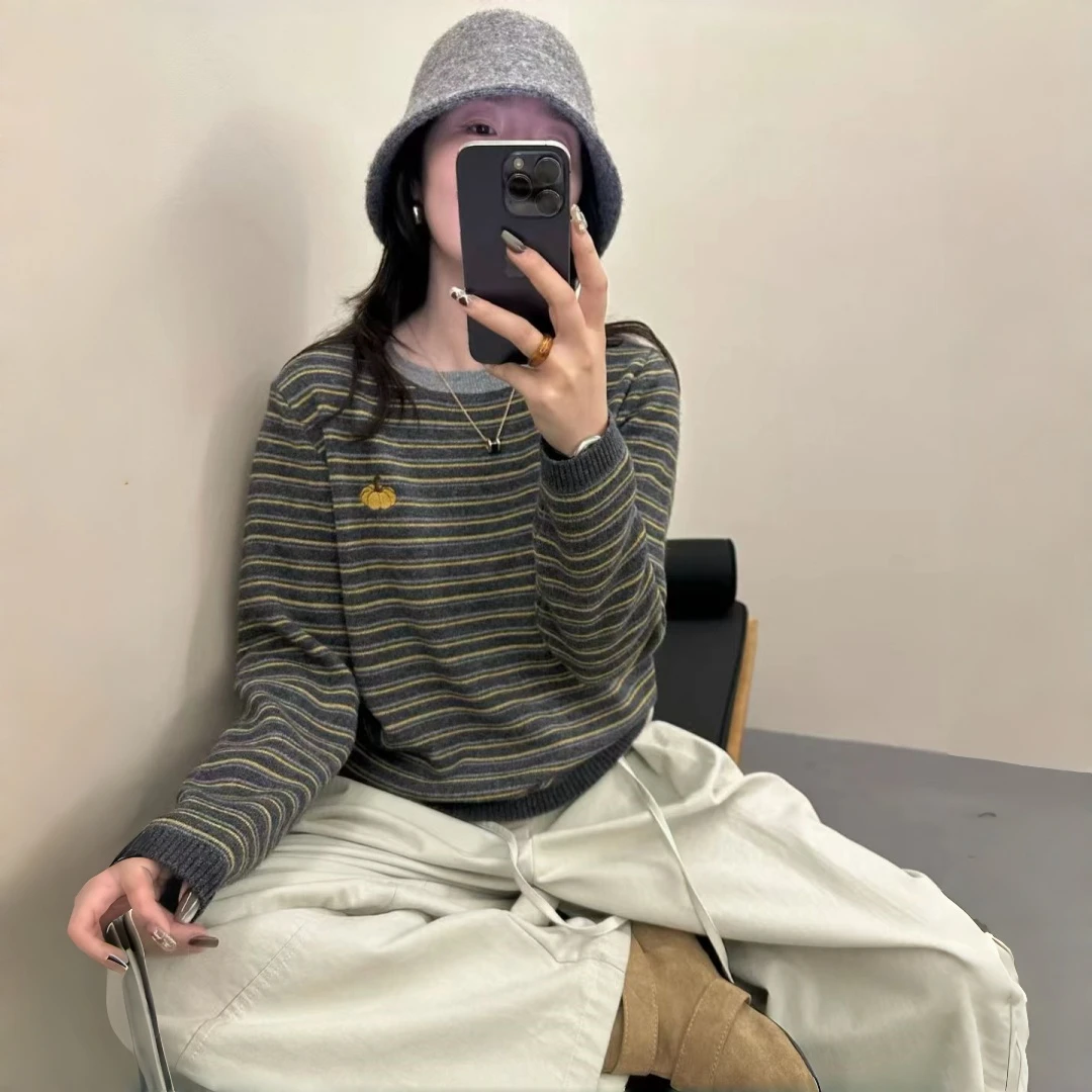 圆领打底条纹针织衫秋冬上衣百搭慵懒风撞色套头短款毛衣刺绣女