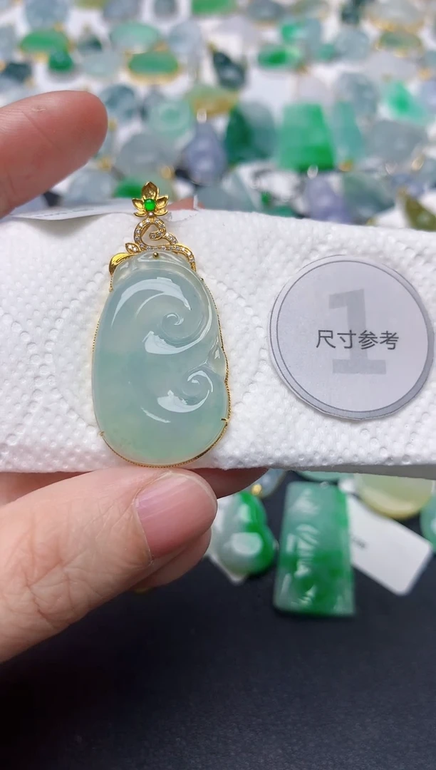 颈饰18K金镶嵌翡翠天然缅甸A货翡翠