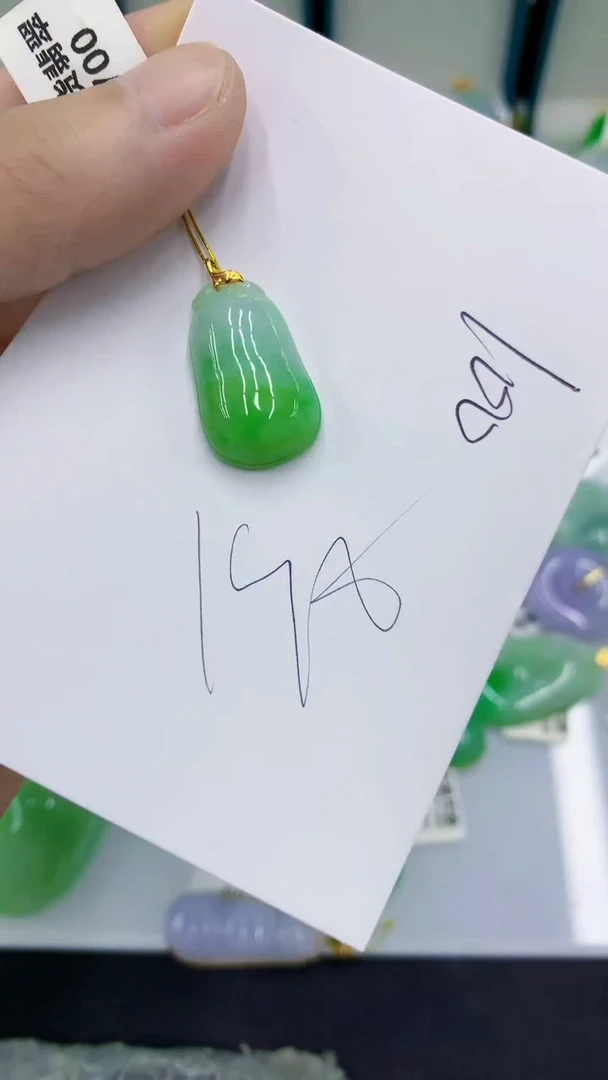 翡翠18K金镶嵌颈饰翡翠
