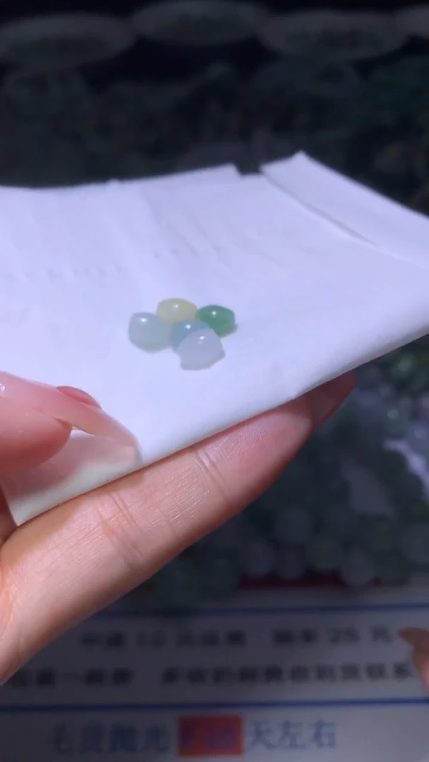 翡翠未镶嵌颈饰婷**?MXX029968
