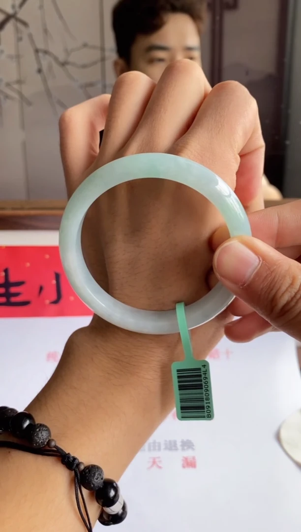 未镶嵌手镯翡翠（淡晴绿底）44号