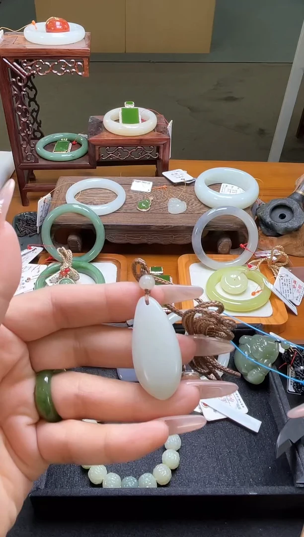 吊坠(不含链)未镶嵌和田玉新疆米达 随形