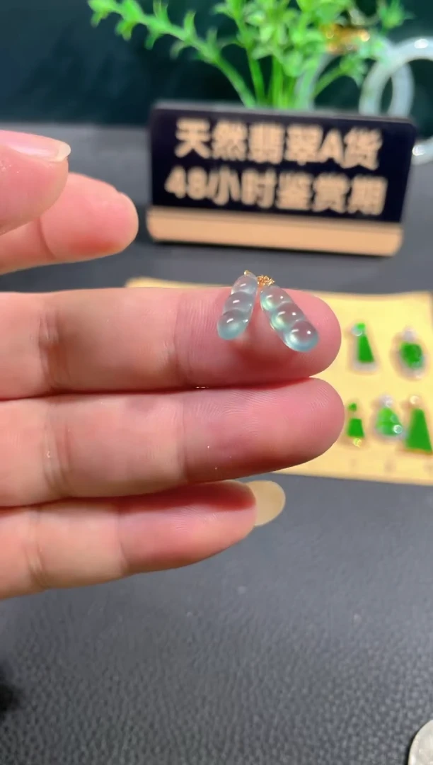 翡翠18K金镶嵌颈饰翡翠