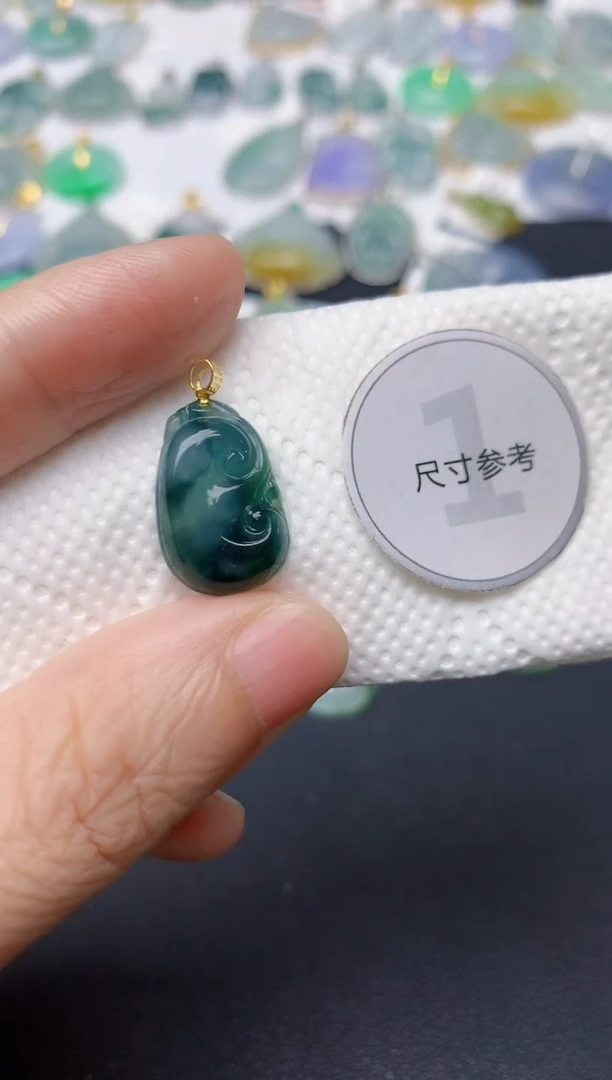 翡翠18K金镶嵌颈饰天然缅甸A货翡翠
