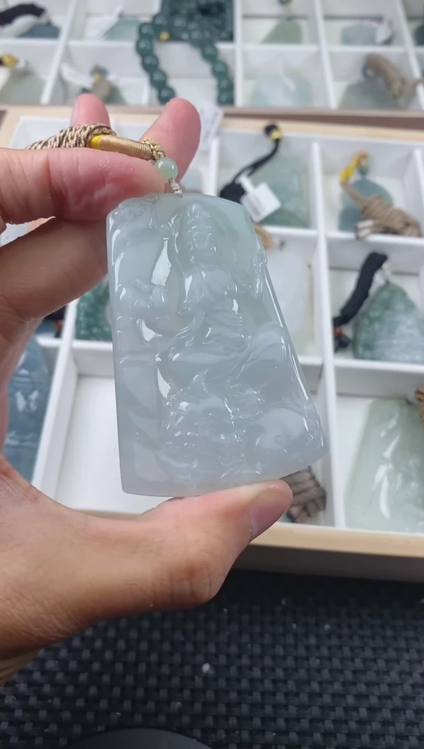 翡翠未镶嵌颈饰