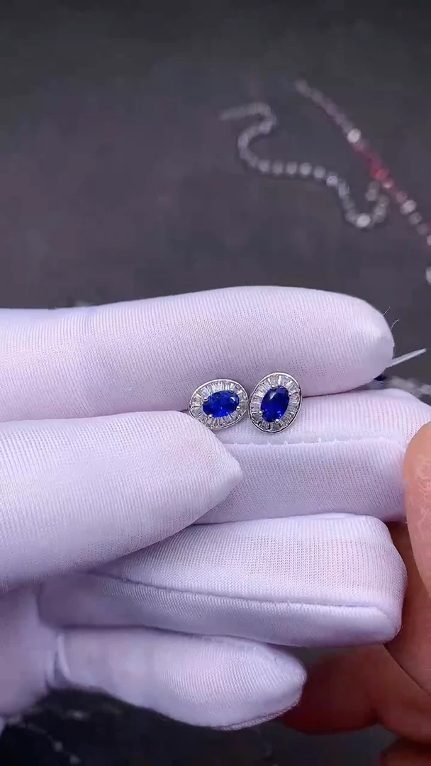 【闪购商品】蓝宝石耳饰银S925镶嵌......